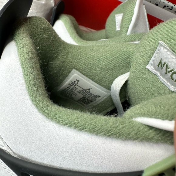 Nike Women’s Air Jordan 4 “Oil Green” Seafoam Basketball Shoe Sneaker - Picture 6 of 16